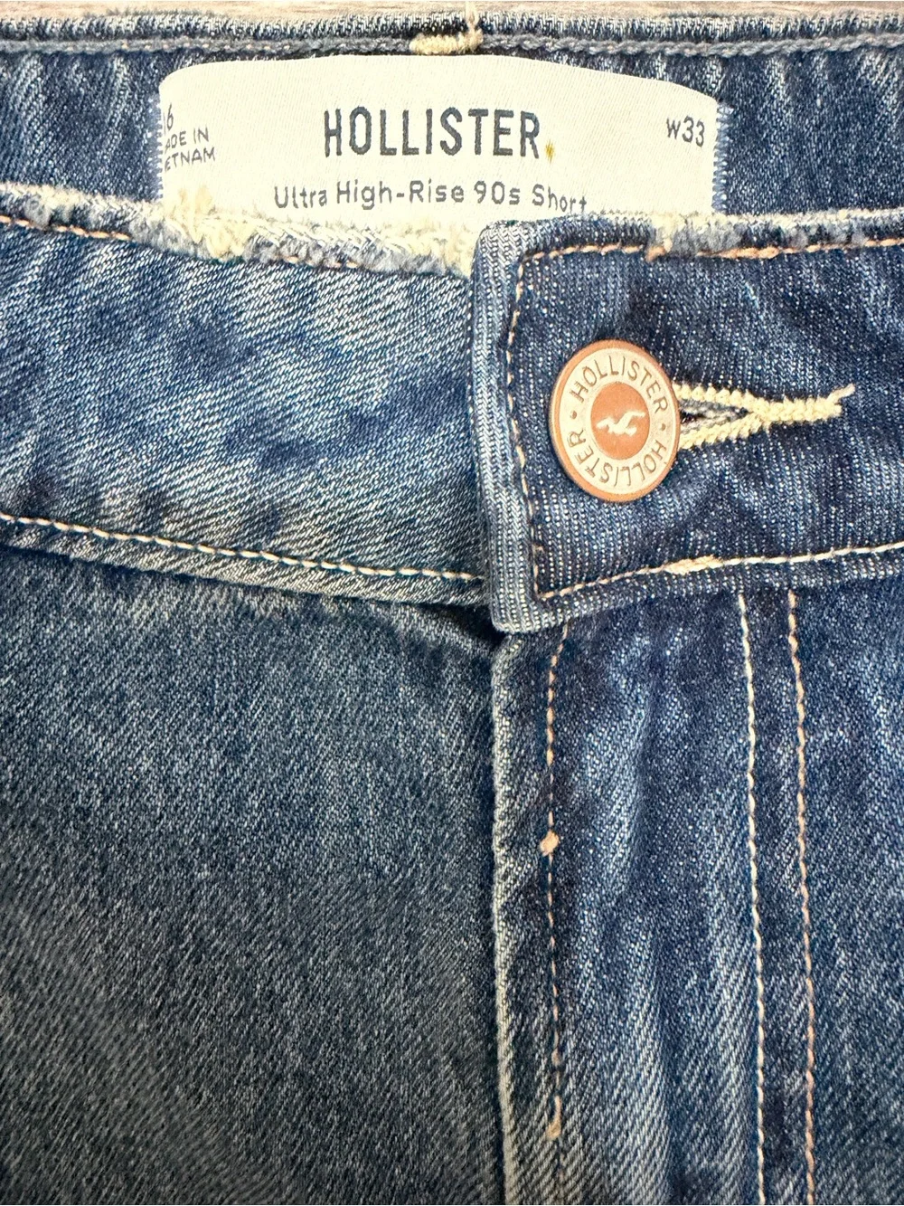 NWT Hollister Mid Wash Distressed High Rise Denim Cutoff Shorts Size33